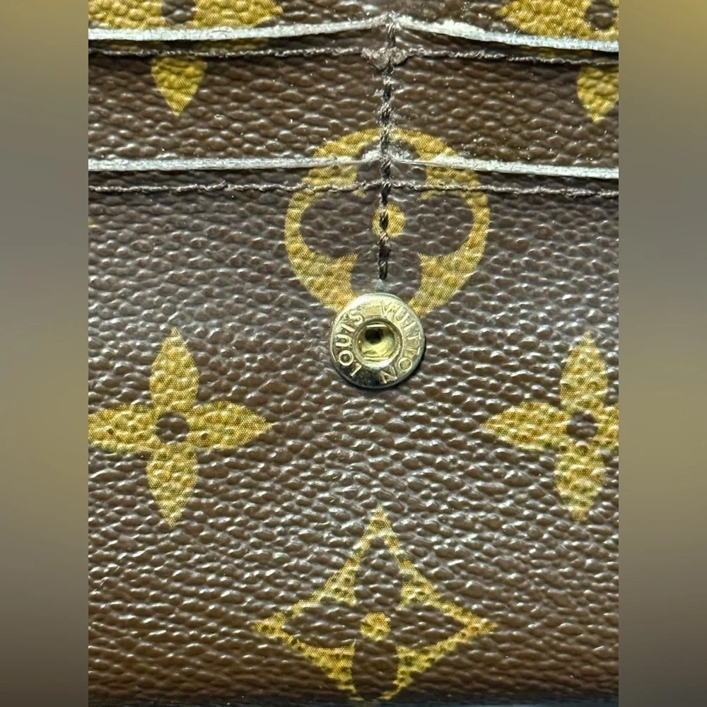 Louis Vuitton green Emilie wallet - Picture 8 of 16